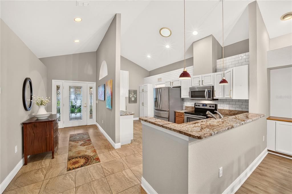 For Sale: $269,999 (2 beds, 2 baths, 1596 Square Feet)