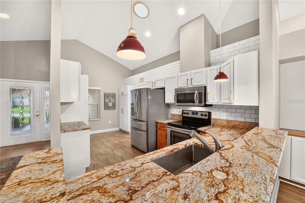 For Sale: $269,999 (2 beds, 2 baths, 1596 Square Feet)