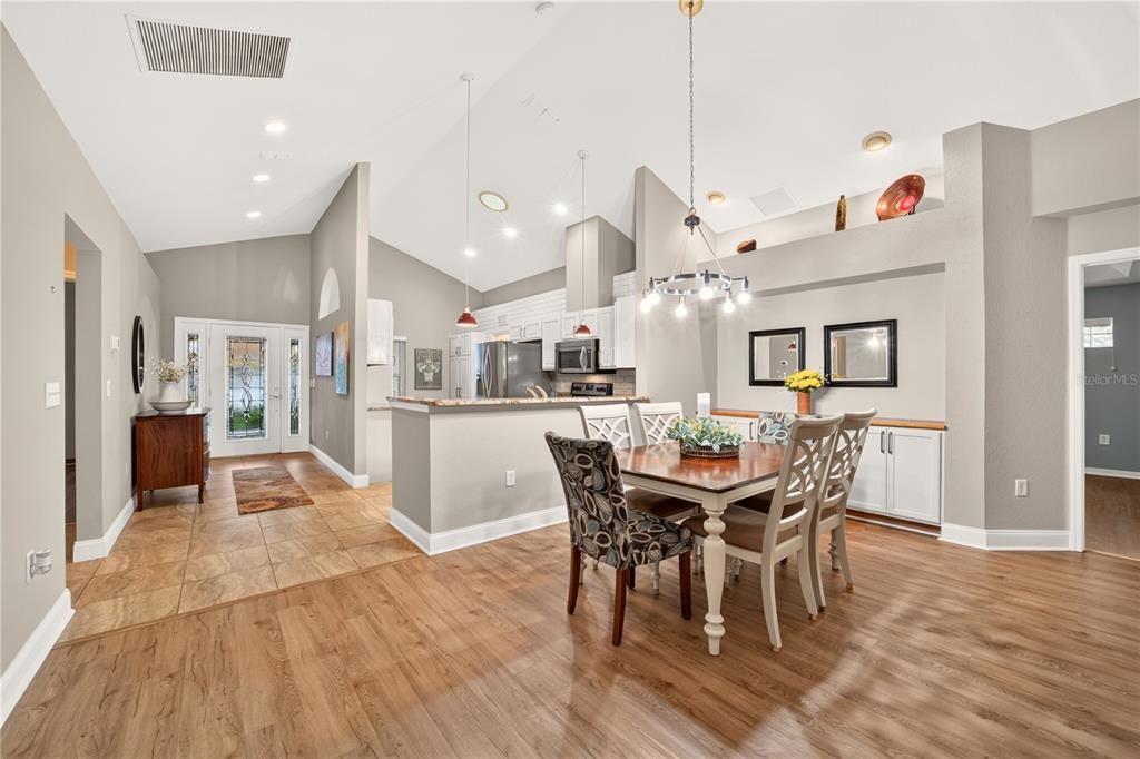 For Sale: $269,999 (2 beds, 2 baths, 1596 Square Feet)