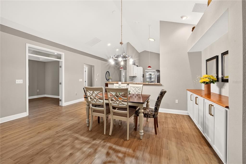 For Sale: $269,999 (2 beds, 2 baths, 1596 Square Feet)