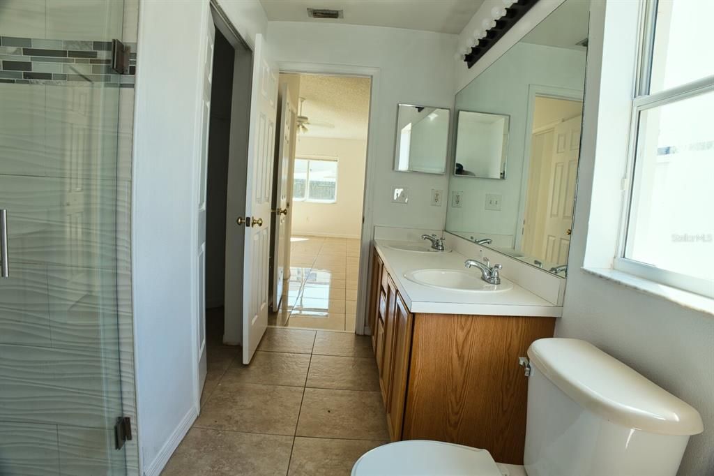 En Venta: $335,000 (4 camas, 2 baños, 1544 Pies cuadrados)