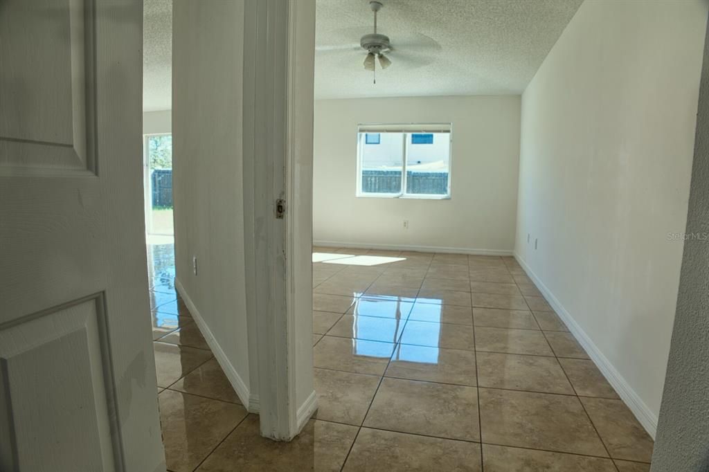 En Venta: $335,000 (4 camas, 2 baños, 1544 Pies cuadrados)