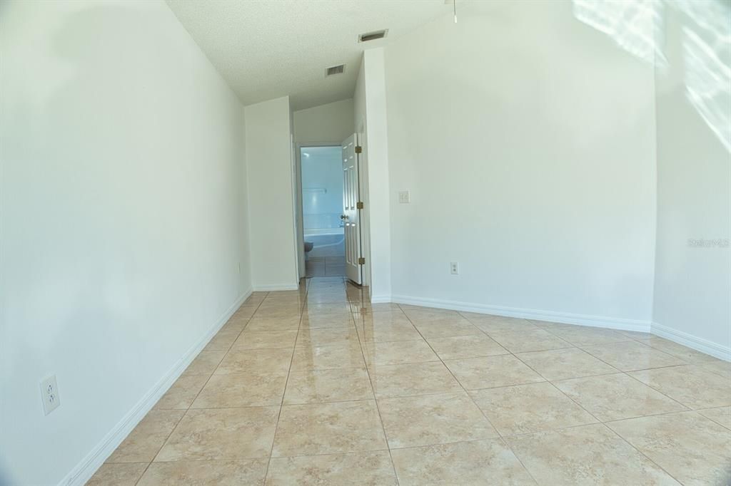 En Venta: $335,000 (4 camas, 2 baños, 1544 Pies cuadrados)