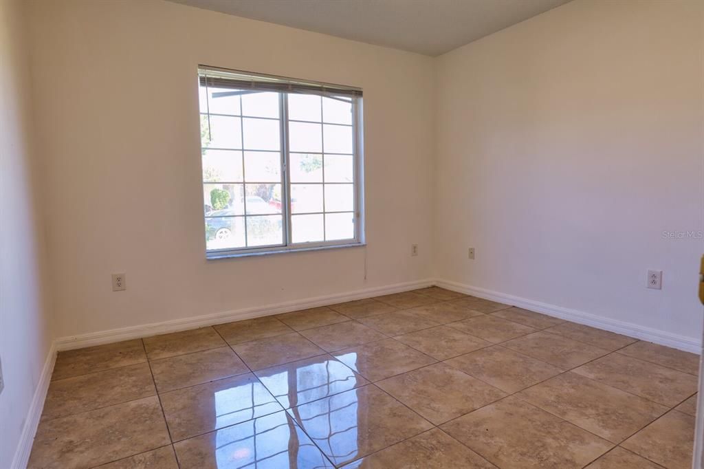 En Venta: $335,000 (4 camas, 2 baños, 1544 Pies cuadrados)