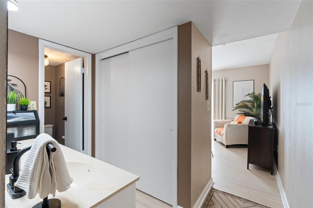 На продажу: $157,500 (2 спален, 2 ванн, 975 Квадратных фут)