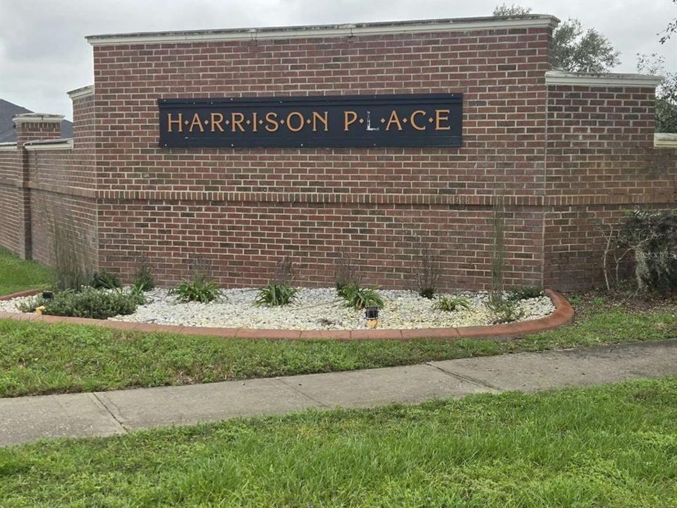 For Sale: $379,600 (4 beds, 2 baths, 2422 Square Feet)