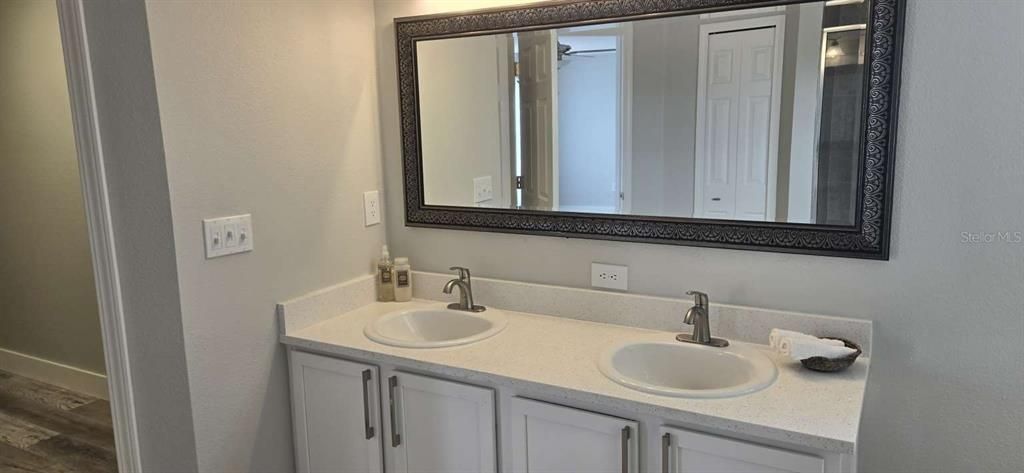 For Sale: $379,600 (4 beds, 2 baths, 2422 Square Feet)