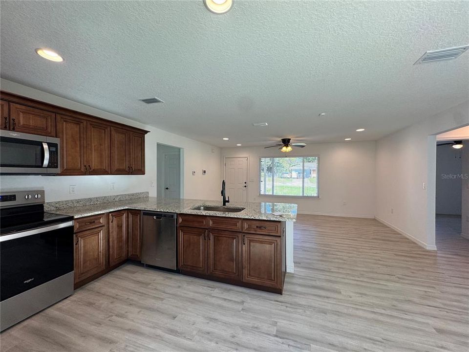 En Venta: $240,000 (3 camas, 2 baños, 1252 Pies cuadrados)