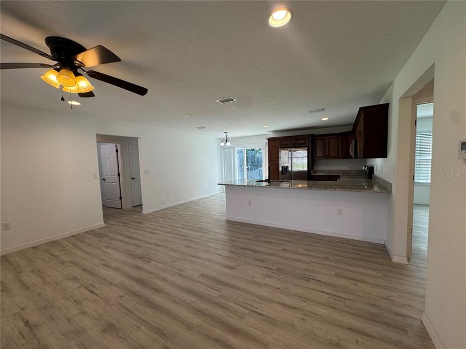 En Venta: $240,000 (3 camas, 2 baños, 1252 Pies cuadrados)