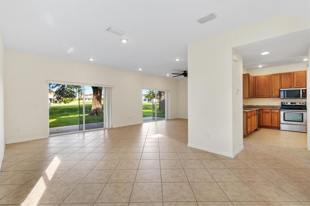 En Venta: $269,000 (3 camas, 2 baños, 1815 Pies cuadrados)
