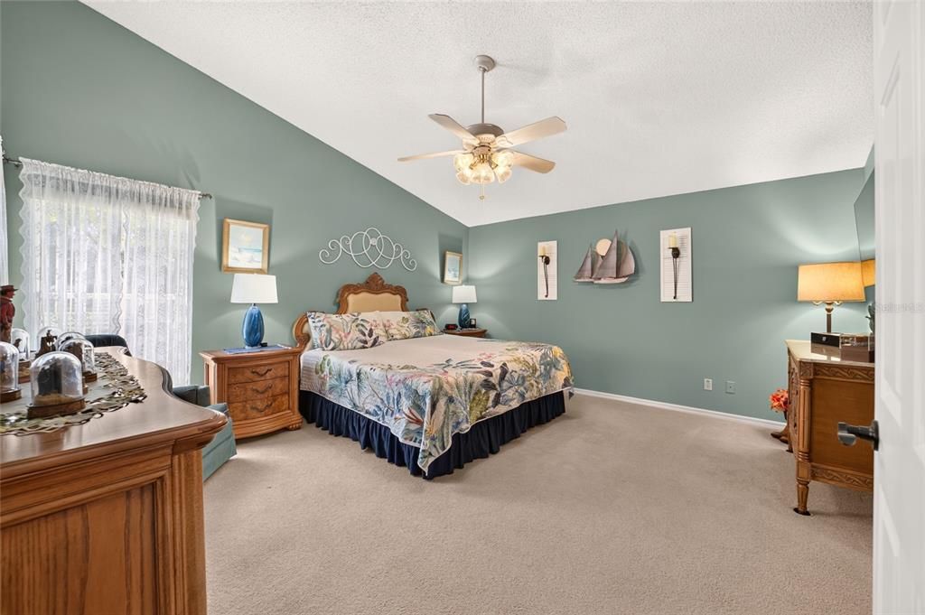 For Sale: $219,900 (2 beds, 2 baths, 1621 Square Feet)
