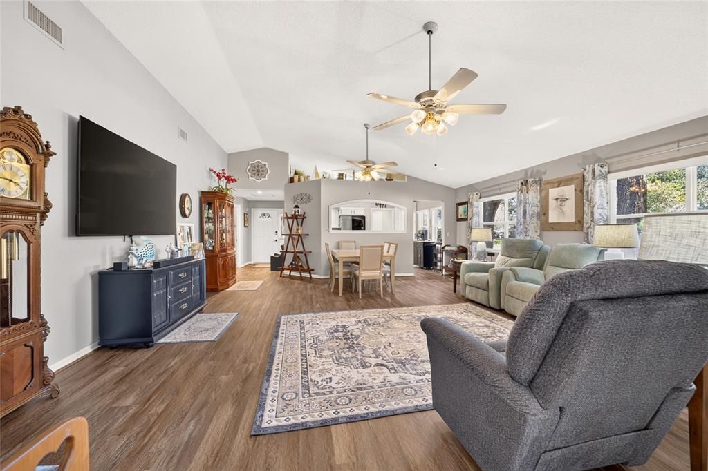 For Sale: $219,900 (2 beds, 2 baths, 1621 Square Feet)