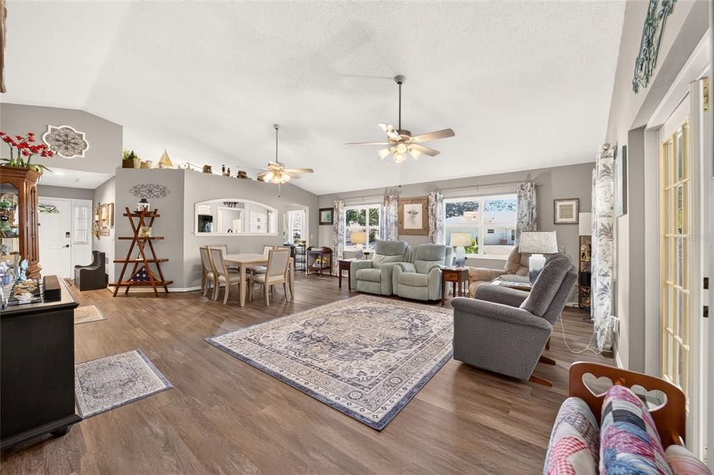 For Sale: $219,900 (2 beds, 2 baths, 1621 Square Feet)
