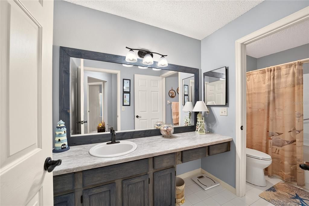 For Sale: $219,900 (2 beds, 2 baths, 1621 Square Feet)