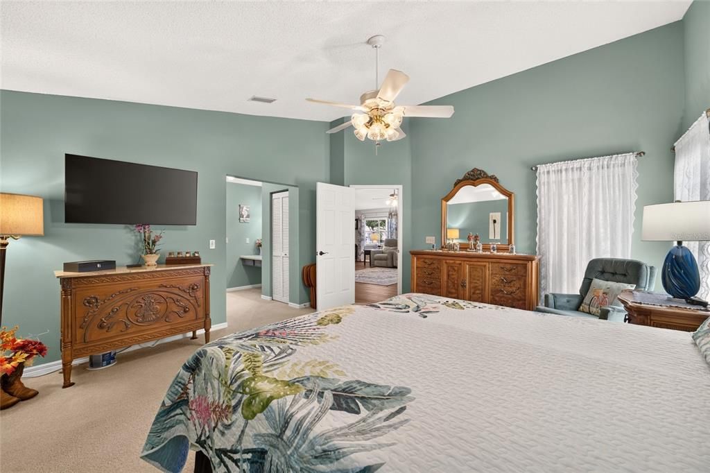 For Sale: $219,900 (2 beds, 2 baths, 1621 Square Feet)