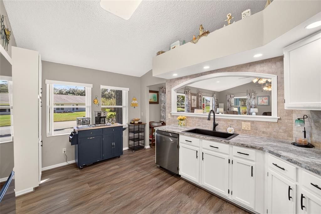 For Sale: $219,900 (2 beds, 2 baths, 1621 Square Feet)