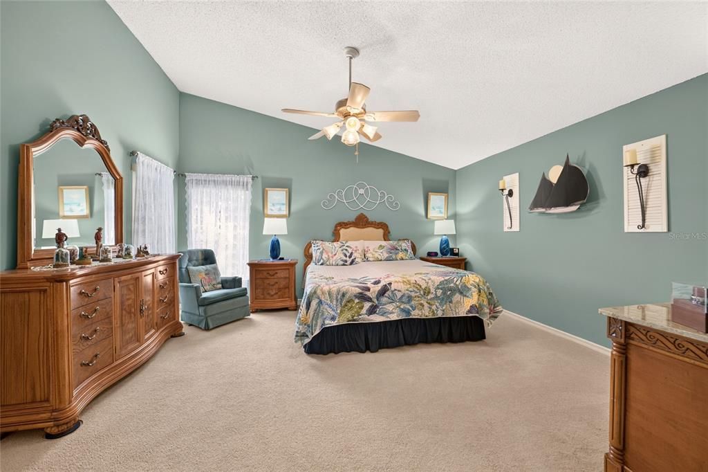 For Sale: $219,900 (2 beds, 2 baths, 1621 Square Feet)