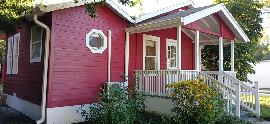 For Sale: $212,000 (3 beds, 1 baths, 724 Square Feet)