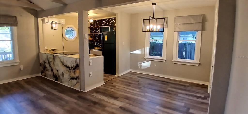 For Sale: $212,000 (3 beds, 1 baths, 724 Square Feet)