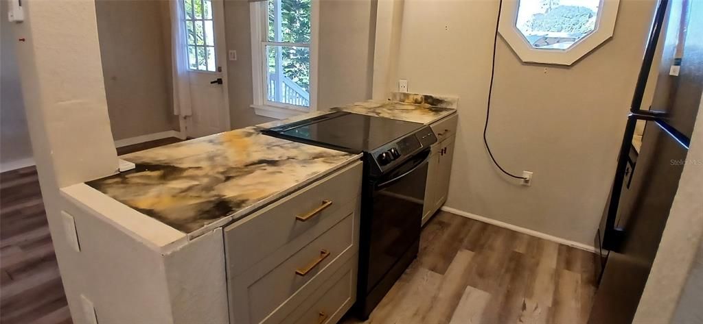 For Sale: $212,000 (3 beds, 1 baths, 724 Square Feet)