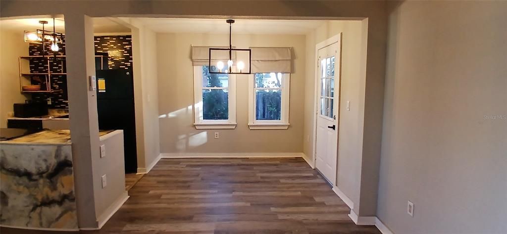 For Sale: $212,000 (3 beds, 1 baths, 724 Square Feet)