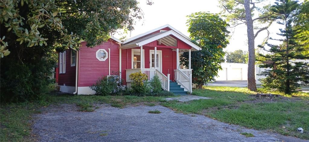 For Sale: $212,000 (3 beds, 1 baths, 724 Square Feet)