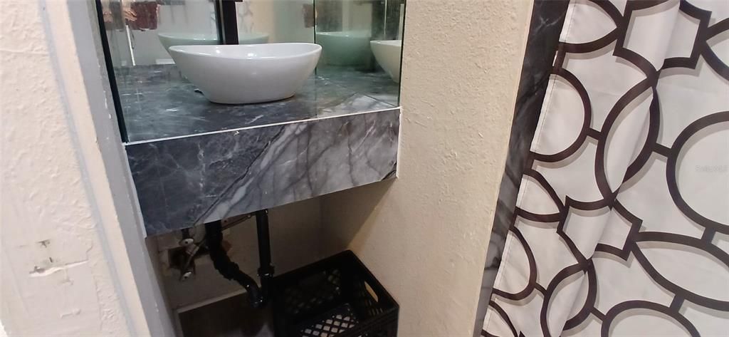 For Sale: $212,000 (3 beds, 1 baths, 724 Square Feet)