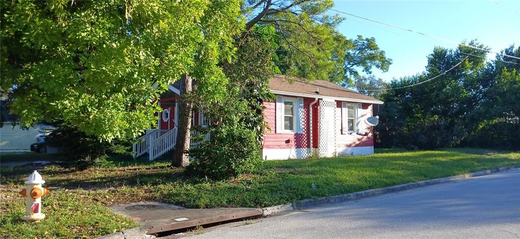 For Sale: $212,000 (3 beds, 1 baths, 724 Square Feet)
