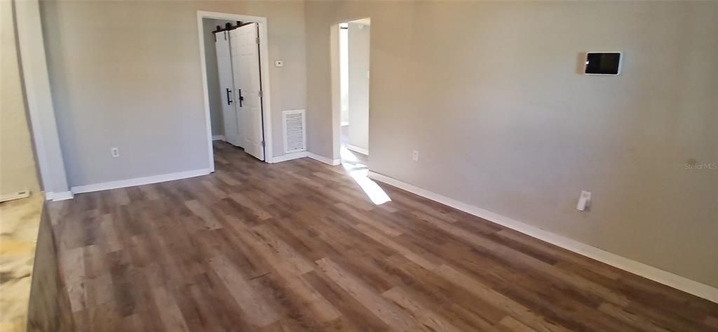 For Sale: $212,000 (3 beds, 1 baths, 724 Square Feet)