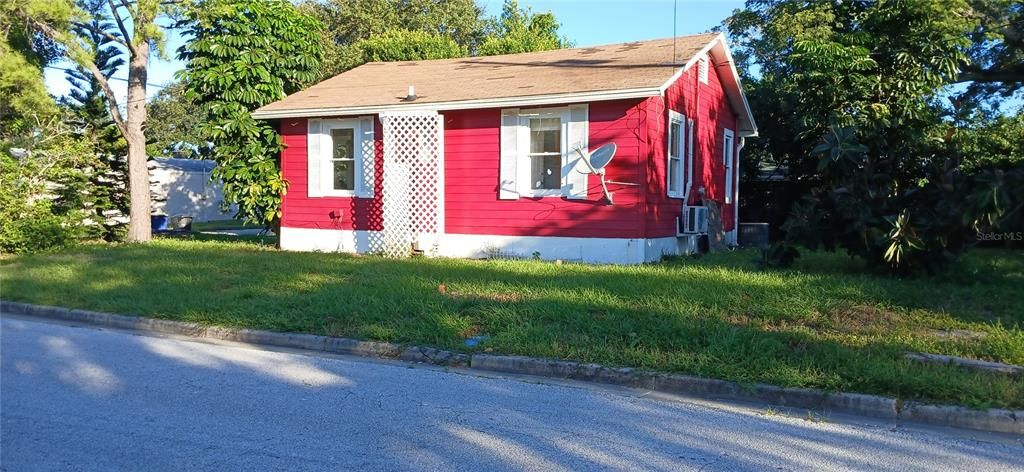 For Sale: $212,000 (3 beds, 1 baths, 724 Square Feet)