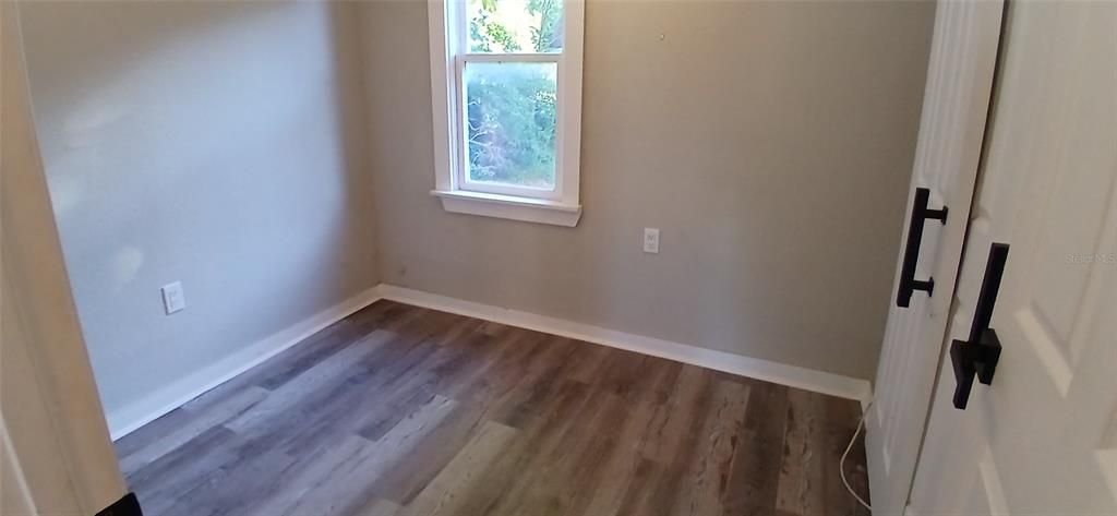 For Sale: $212,000 (3 beds, 1 baths, 724 Square Feet)