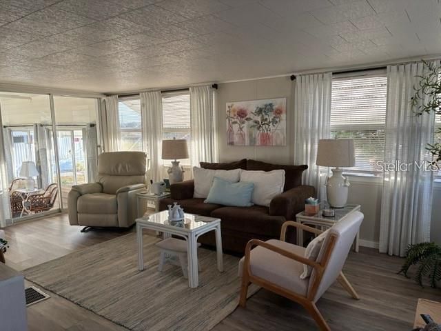 En Venta: $249,500 (2 camas, 1 baños, 625 Pies cuadrados)