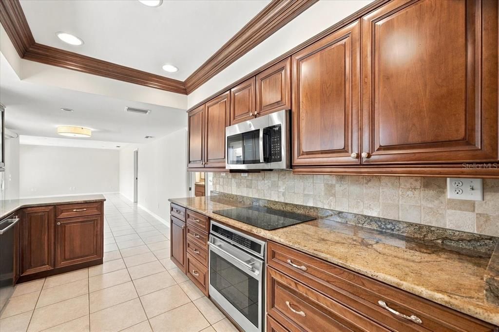 En Venta: $875,000 (5 camas, 3 baños, 2494 Pies cuadrados)