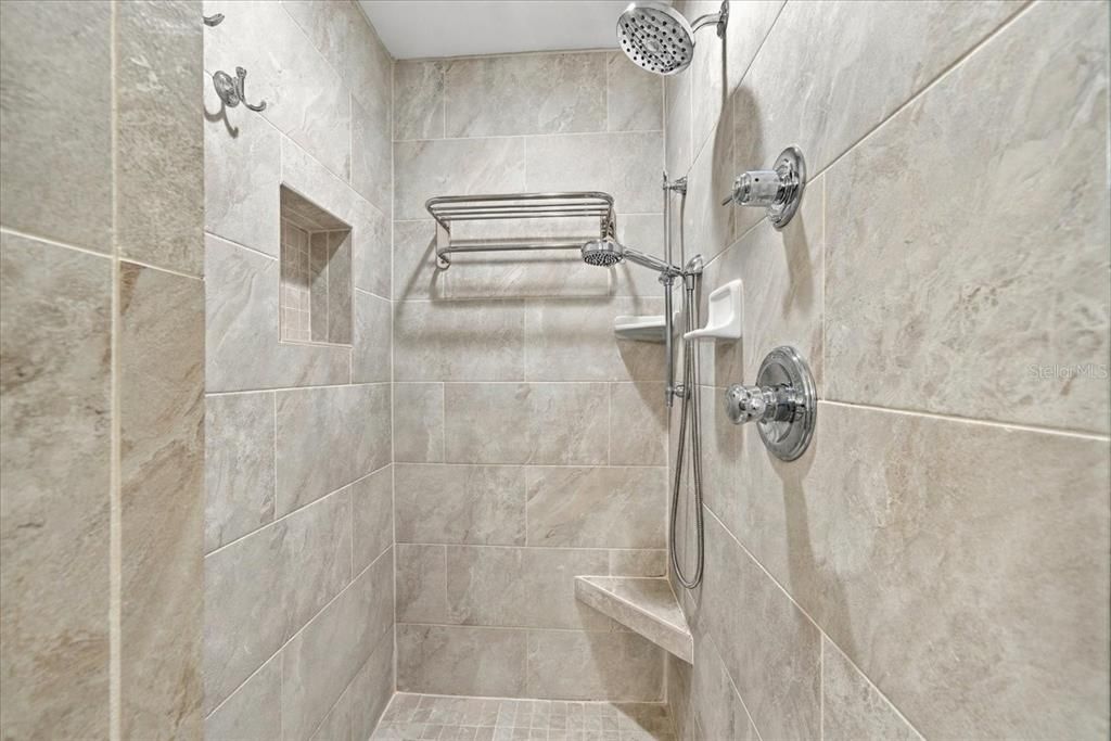 En Venta: $875,000 (5 camas, 3 baños, 2494 Pies cuadrados)