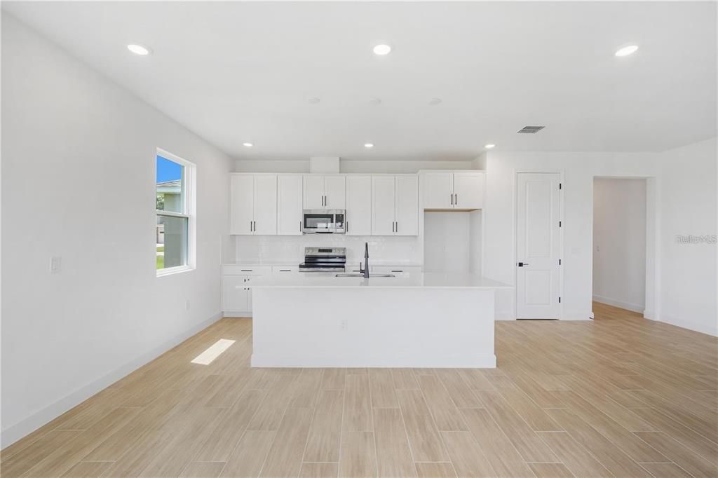 На продажу: $419,999 (4 спален, 3 ванн, 2080 Квадратных фут)