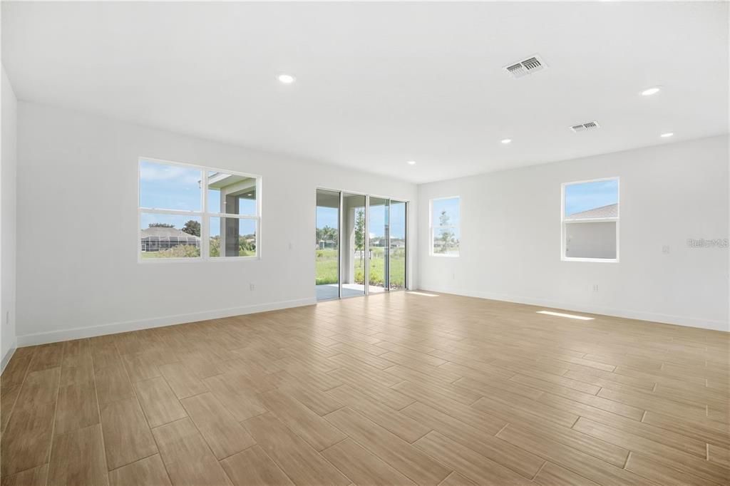 На продажу: $419,999 (4 спален, 3 ванн, 2080 Квадратных фут)