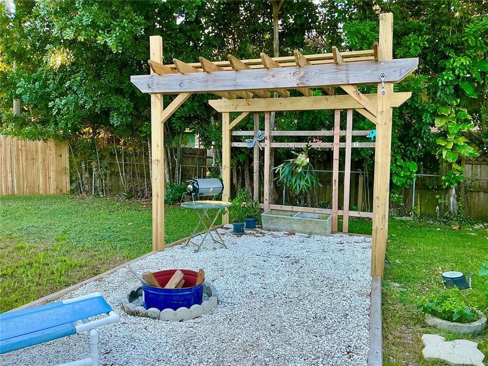 На продажу: $345,000 (3 спален, 1 ванн, 996 Квадратных фут)