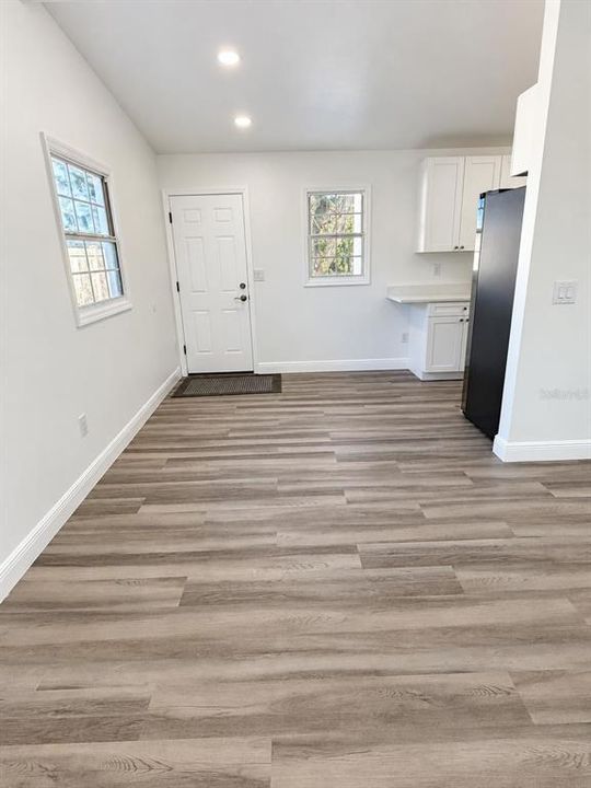 For Sale: $257,900 (3 beds, 1 baths, 864 Square Feet)