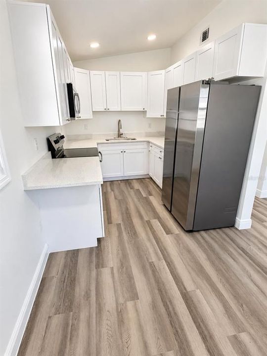 For Sale: $257,900 (3 beds, 1 baths, 864 Square Feet)