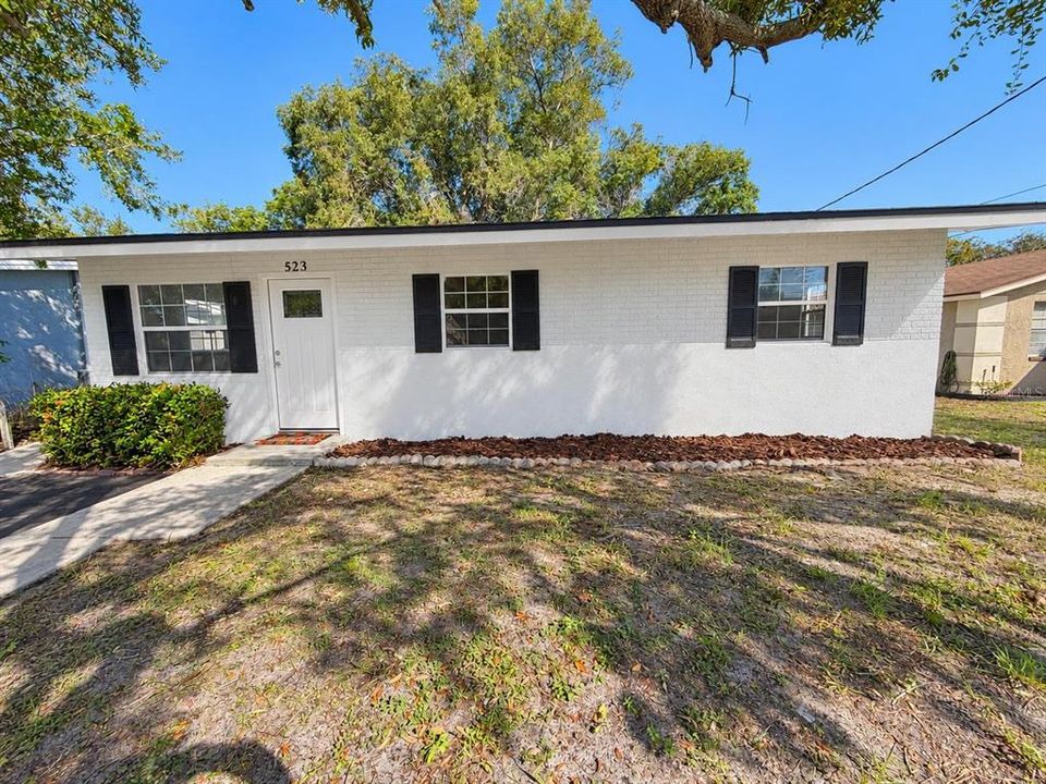 For Sale: $257,900 (3 beds, 1 baths, 864 Square Feet)