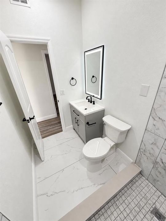 For Sale: $257,900 (3 beds, 1 baths, 864 Square Feet)
