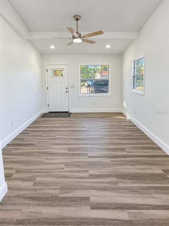 For Sale: $257,900 (3 beds, 1 baths, 864 Square Feet)