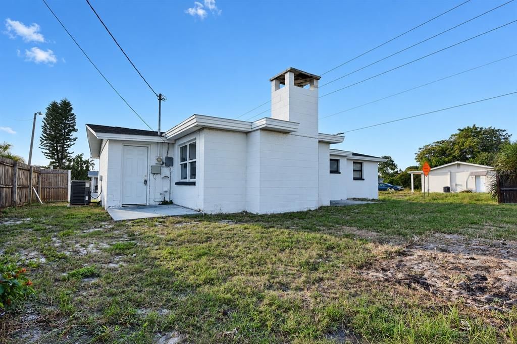 For Sale: $160,000 (3 beds, 1 baths, 1008 Square Feet)