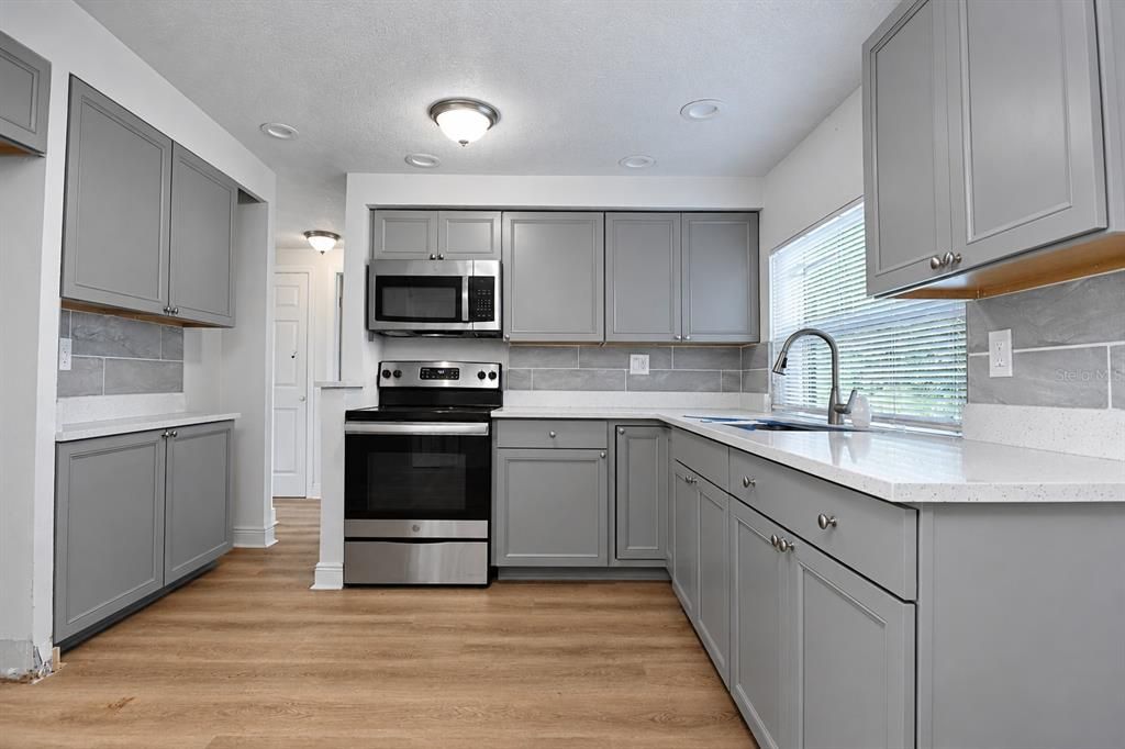 For Sale: $160,000 (3 beds, 1 baths, 1008 Square Feet)