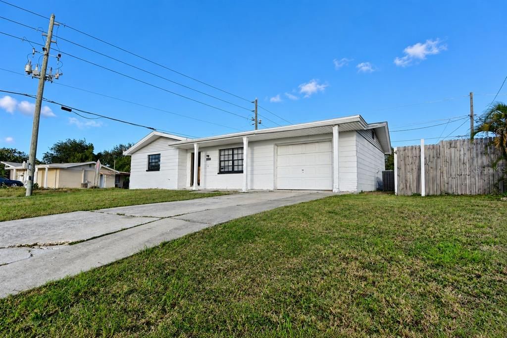 For Sale: $160,000 (3 beds, 1 baths, 1008 Square Feet)