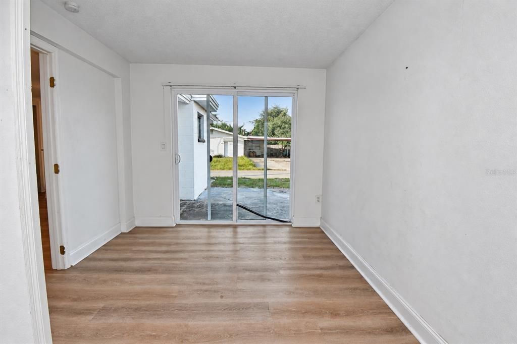 For Sale: $160,000 (3 beds, 1 baths, 1008 Square Feet)