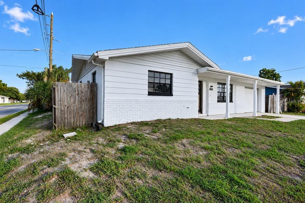 For Sale: $160,000 (3 beds, 1 baths, 1008 Square Feet)