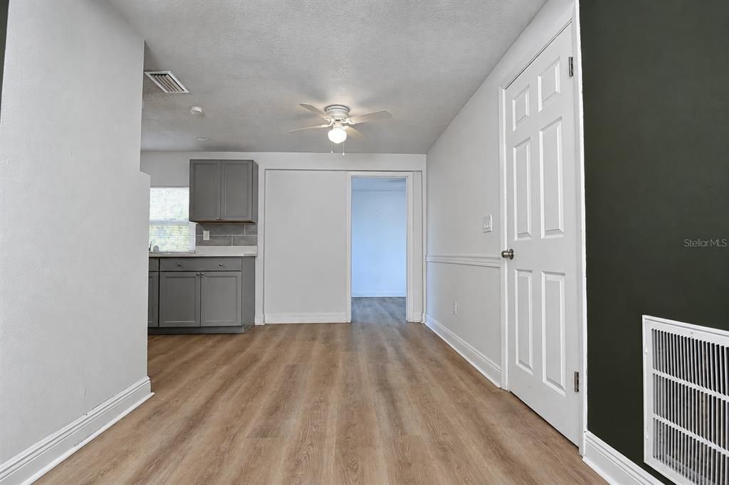 For Sale: $160,000 (3 beds, 1 baths, 1008 Square Feet)