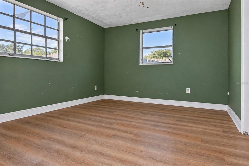 For Sale: $160,000 (3 beds, 1 baths, 1008 Square Feet)