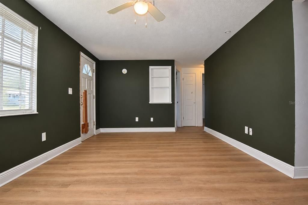 For Sale: $160,000 (3 beds, 1 baths, 1008 Square Feet)